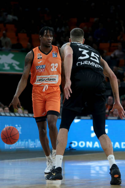 场合让队员 场合让队员