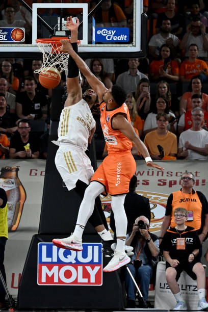 与法国前锋 与法国前锋