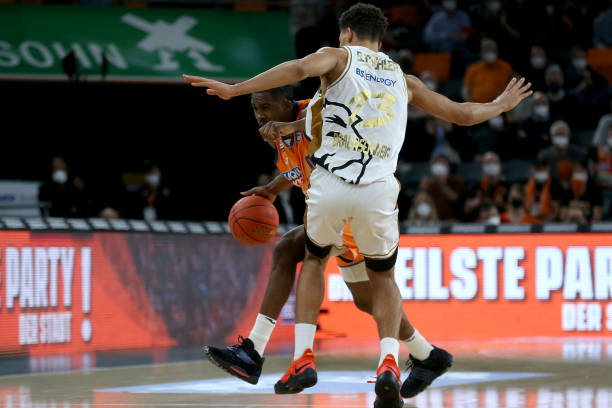 眼前一亮的 眼前一亮的