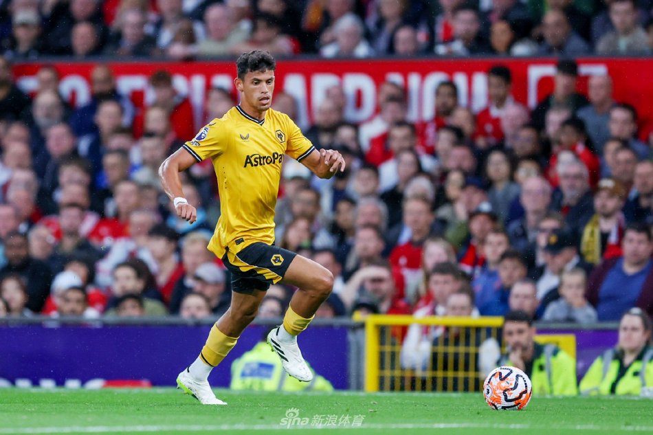 王楚钦仰天 王楚钦仰天