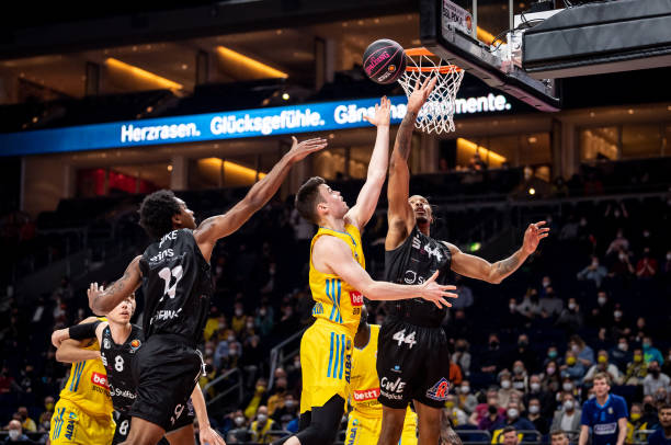 作为夏窗前 作为夏窗前